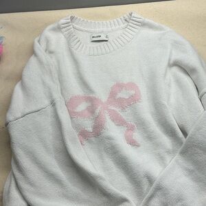 Hollister Women's Cream Sweater with Pink Bow